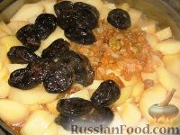 Цимес из картофеля, курицы, изюма и чернослива
