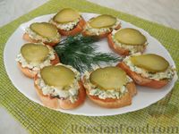 Закусочные бутерброды с  яйцами и солёными огурцами