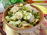 Картофельный салат с маринованными грибами и горошком